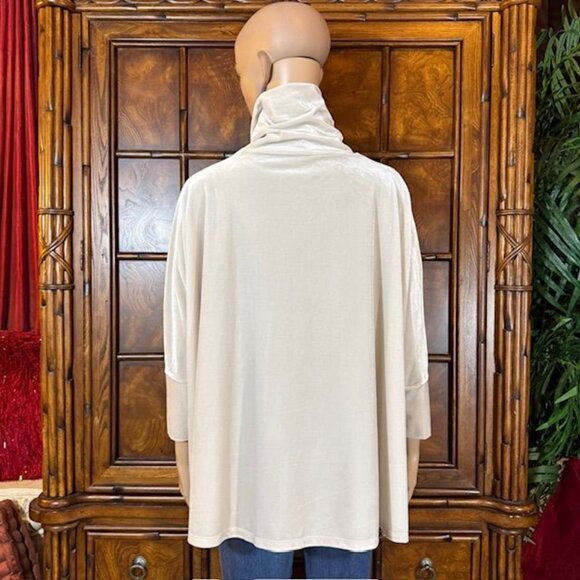 WynneLayers Oyster Stretch Velvet Side Slit Turtleneck Top - Picture 4 of 14